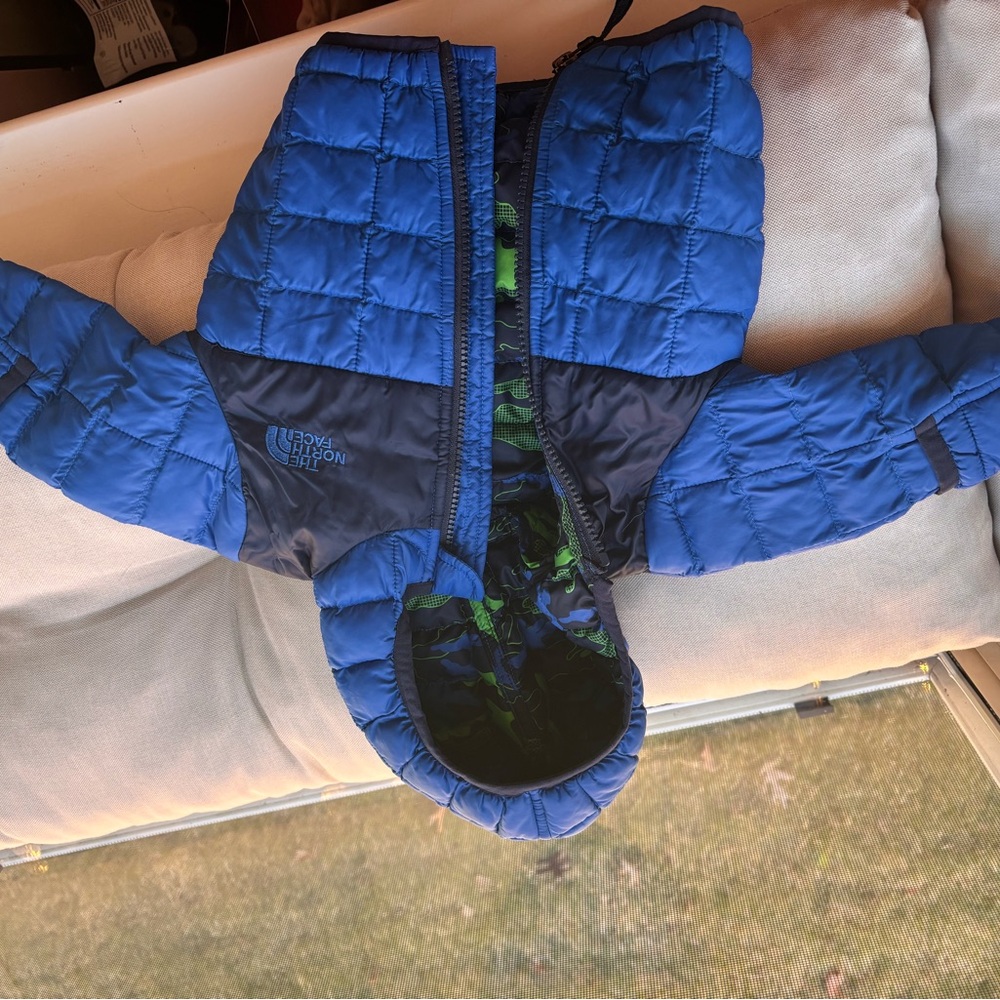 Barely Used The North Face Blue Puffer Hooded Jacket - Blue/3-6 Mo